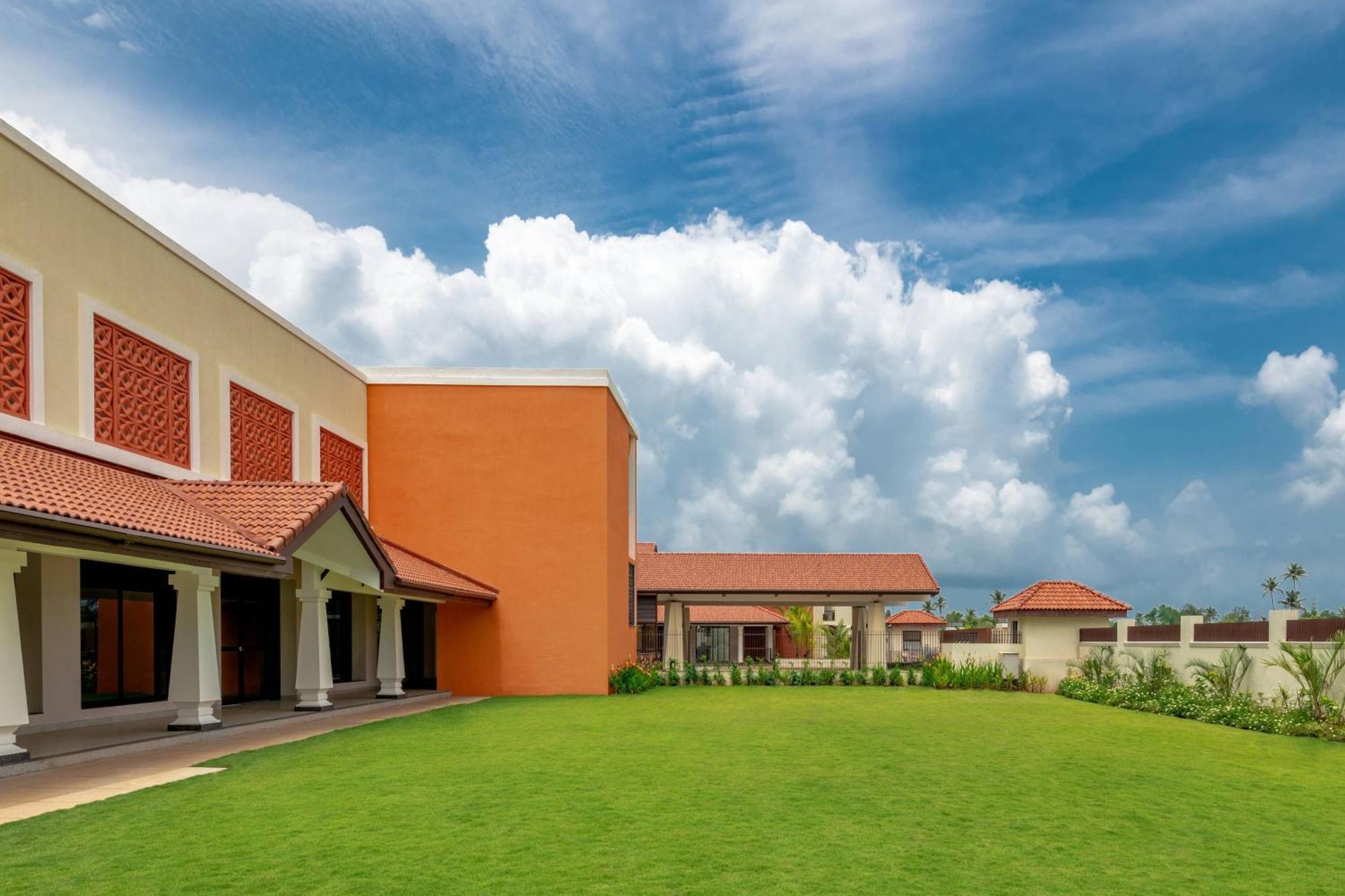 Fairfield By Marriott Goa Benaulim Hotel ภายนอก รูปภาพ